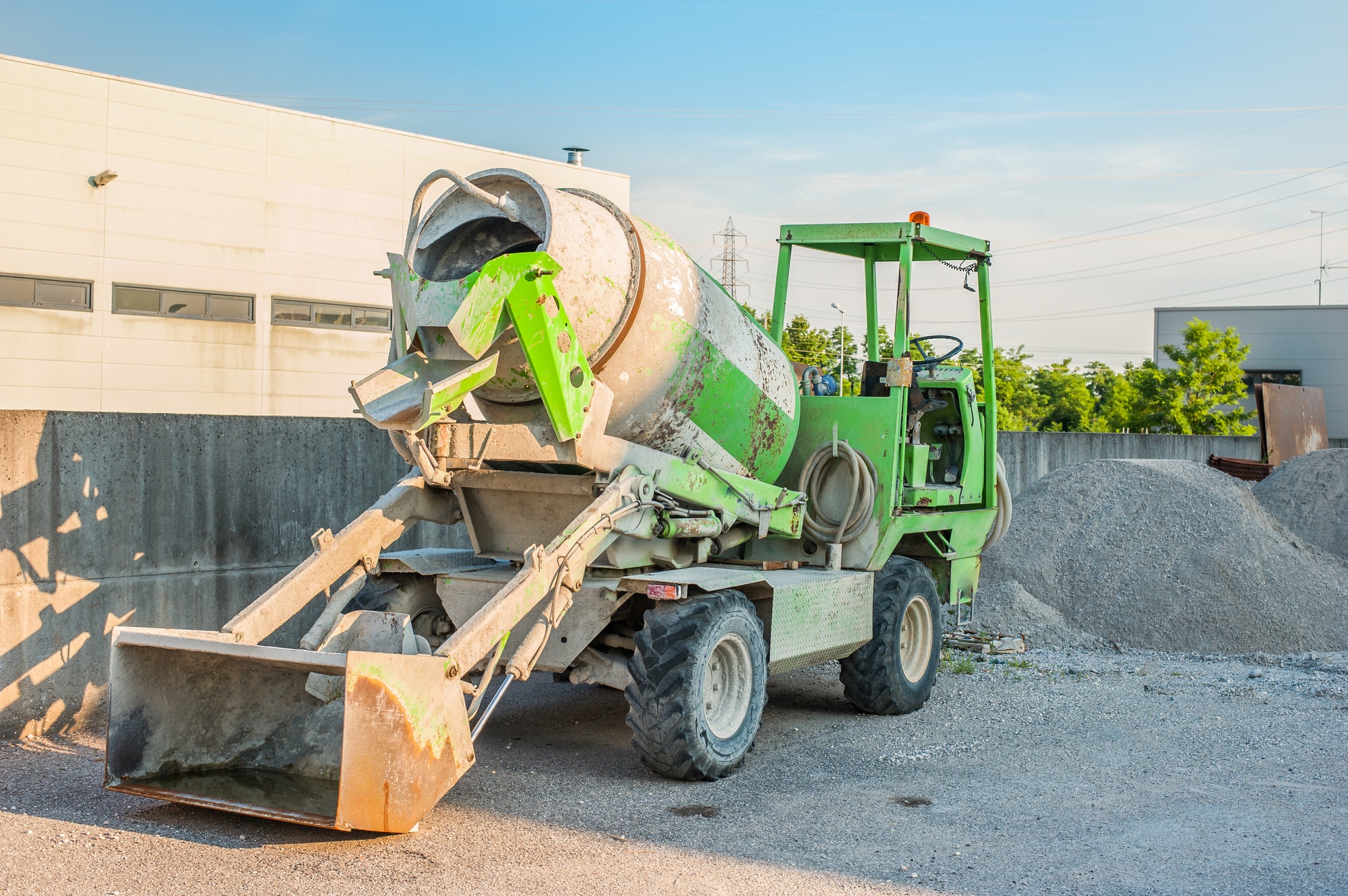 Small concrete mixer truck